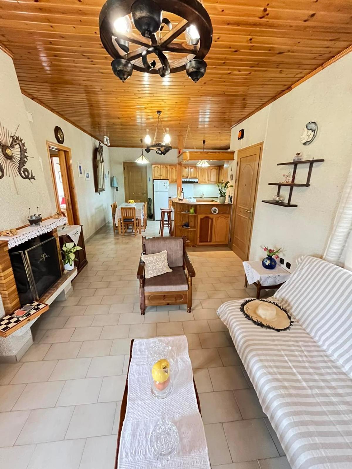 Rustic And Spacious House *